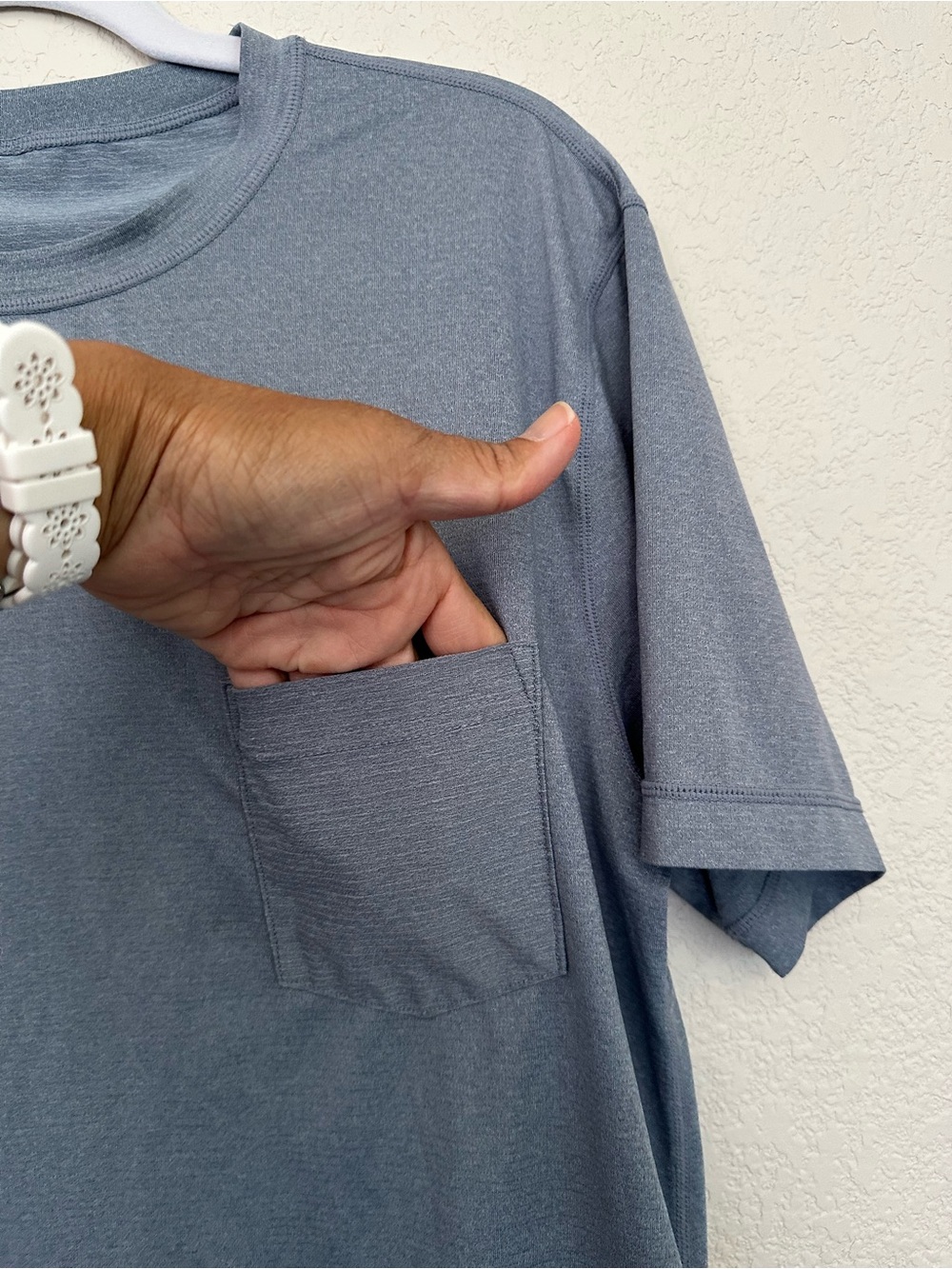 Vuori Men's Tradewind Performance Pocket Tee Slate Blue Size Medium - Picture 8 of 9